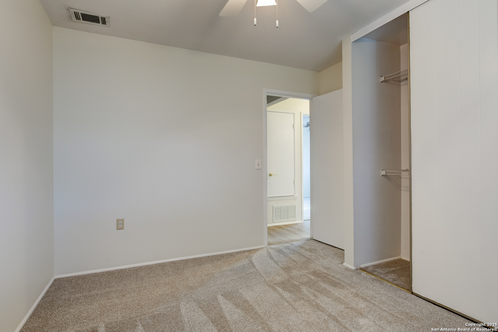 12401 Trailing Oaks Street Live Oak, TX 78233 - Photo 17 of 31 an empty room with an entryway