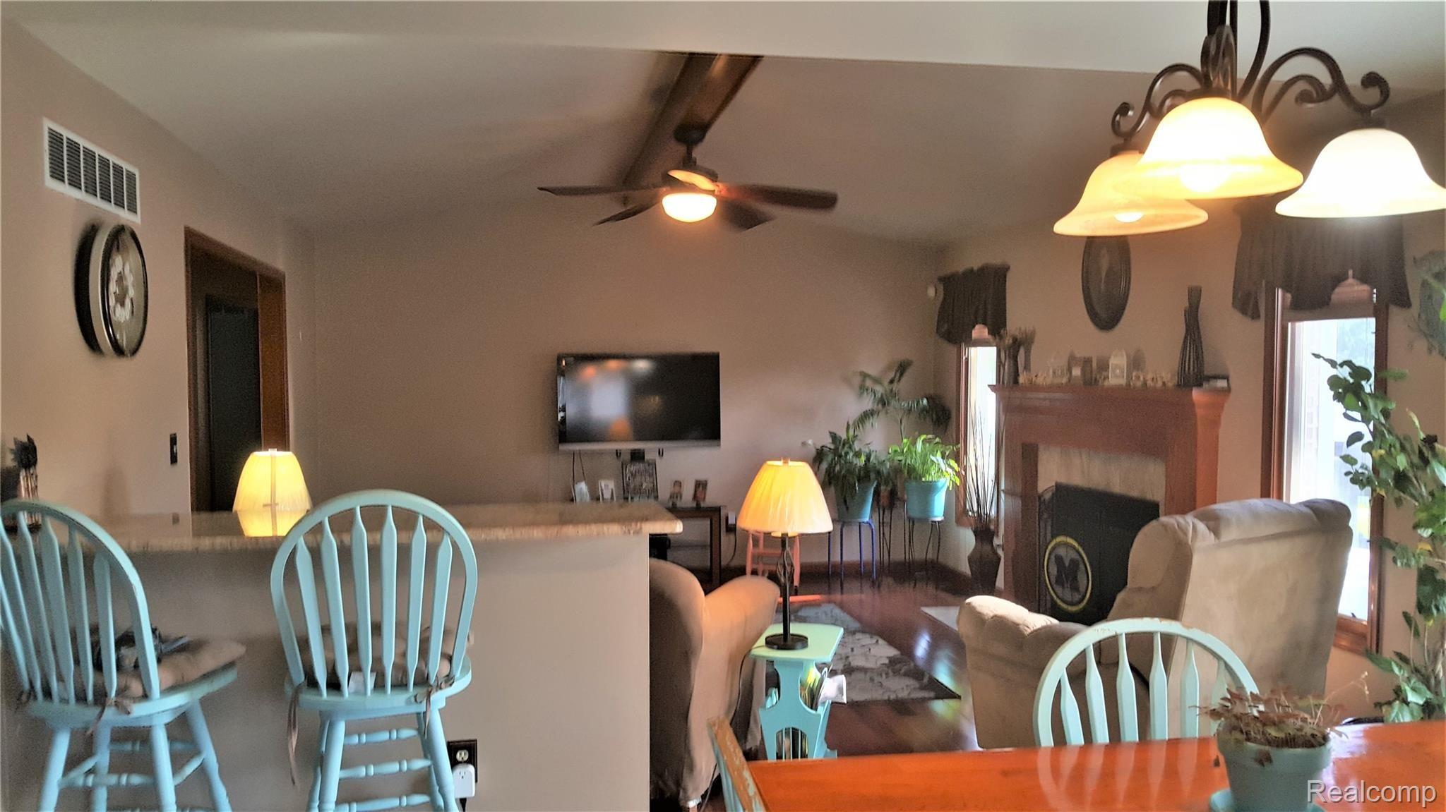 17071 Quarry Road Riverview, MI 48193 - Photo 13 of 27 Kitchen open to great room.
