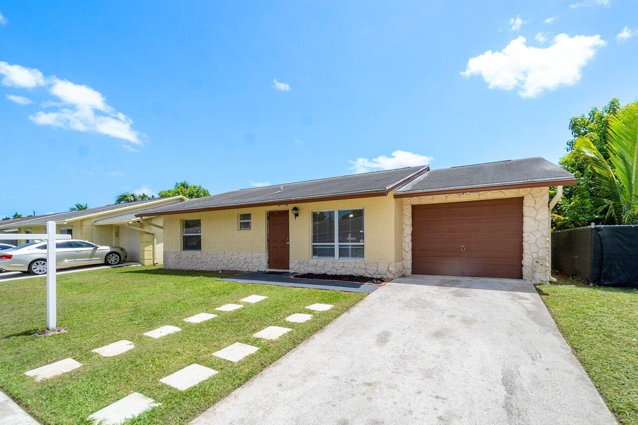 001-6090LambethCircle-LakeWorth-FL-33463