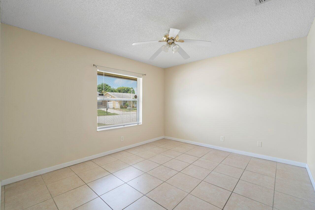 6090 Lambeth Circle Lake Worth, FL 33463 - Photo 11 of 23 012-6090LambethCircle-LakeWorth-FL-33463
