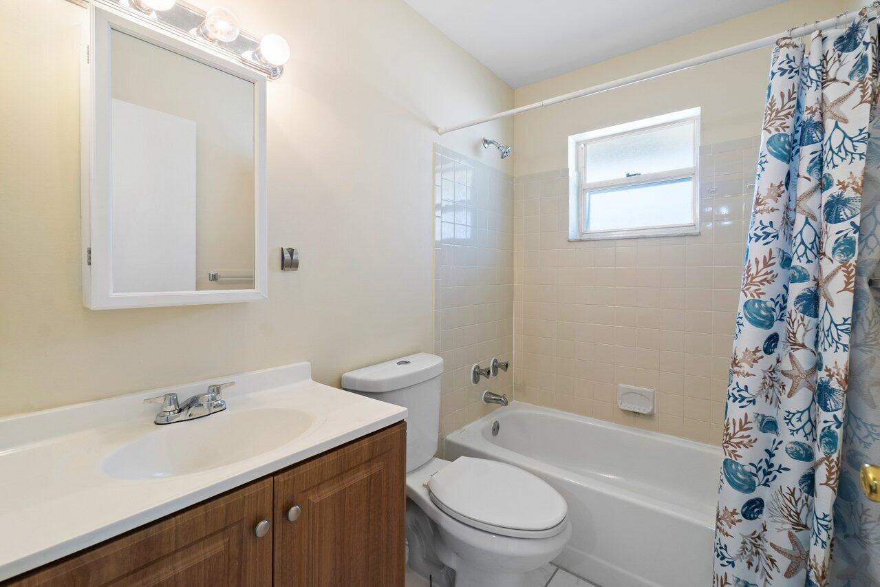 6090 Lambeth Circle Lake Worth, FL 33463 - Photo 12 of 23 013-6090LambethCircle-LakeWorth-FL-33463