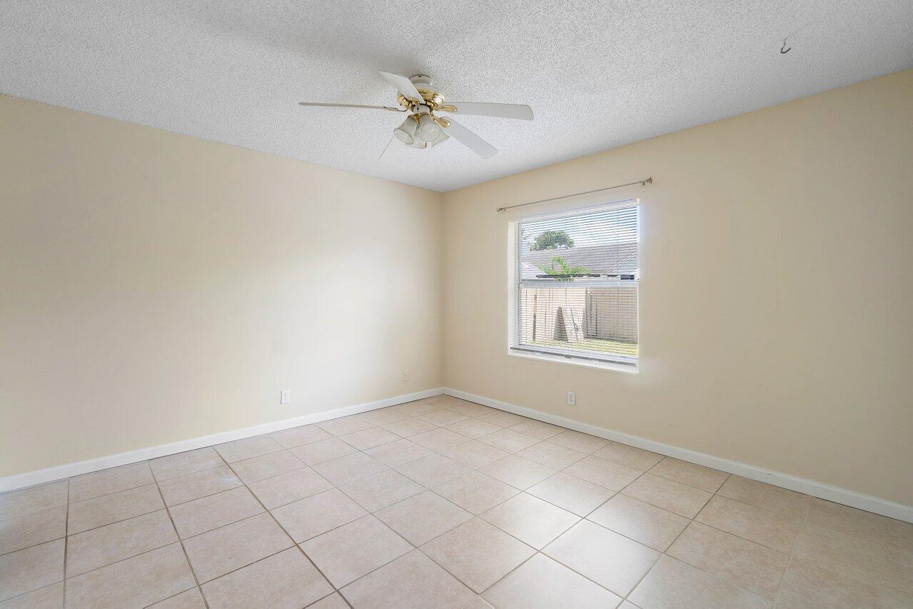 6090 Lambeth Circle Lake Worth, FL 33463 - Photo 14 of 23 015-6090LambethCircle-LakeWorth-FL-33463