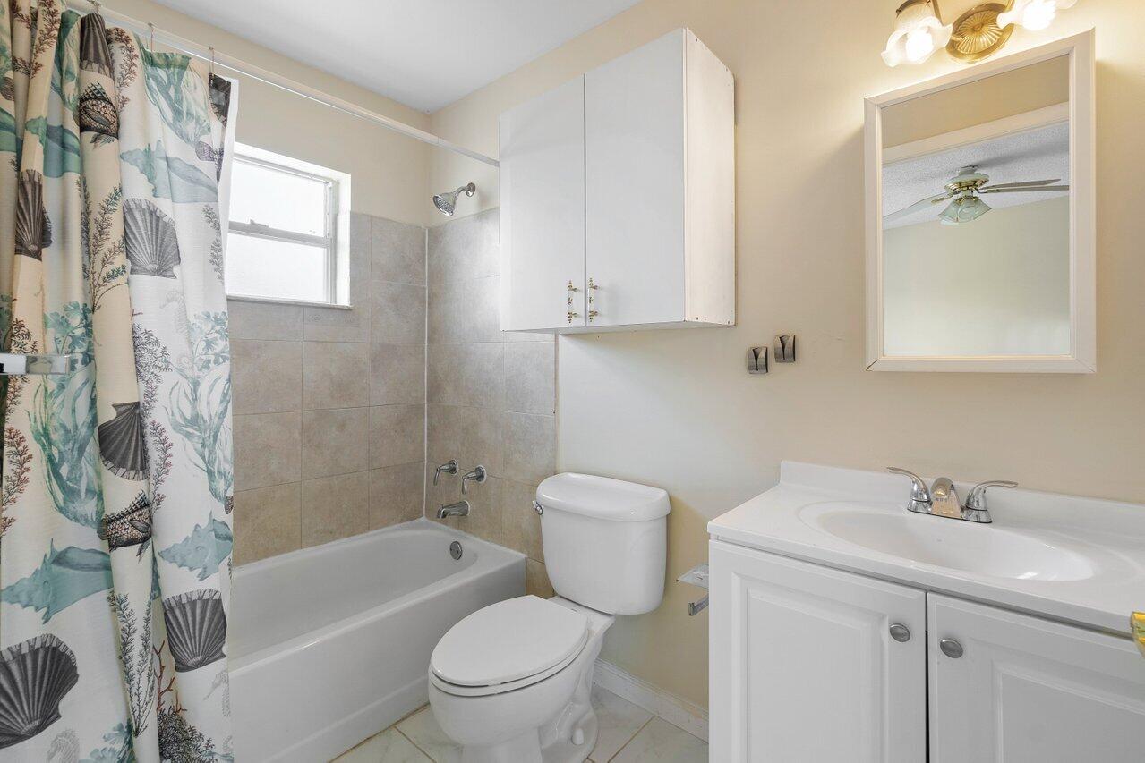 6090 Lambeth Circle Lake Worth, FL 33463 - Photo 17 of 23 018-6090LambethCircle-LakeWorth-FL-33463