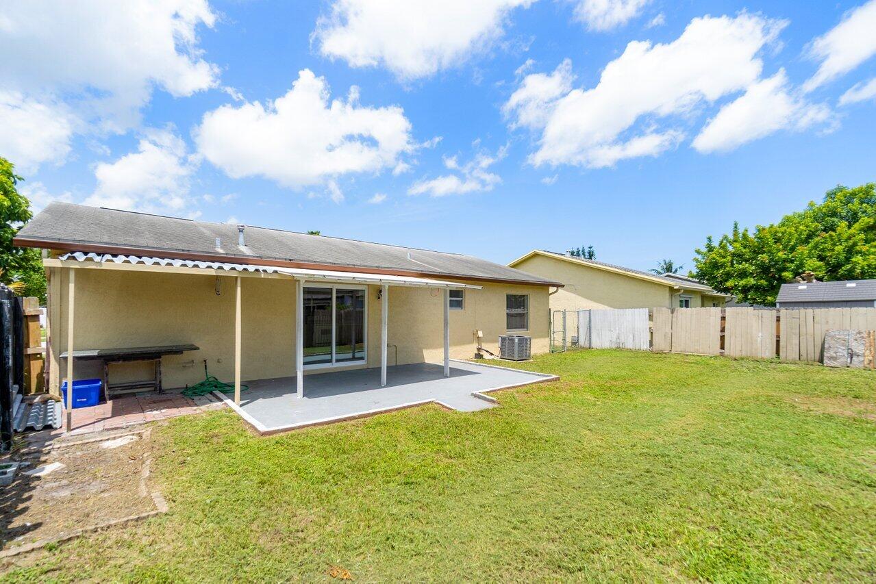 6090 Lambeth Circle Lake Worth, FL 33463 - Photo 20 of 23 021-6090LambethCircle-LakeWorth-FL-33463