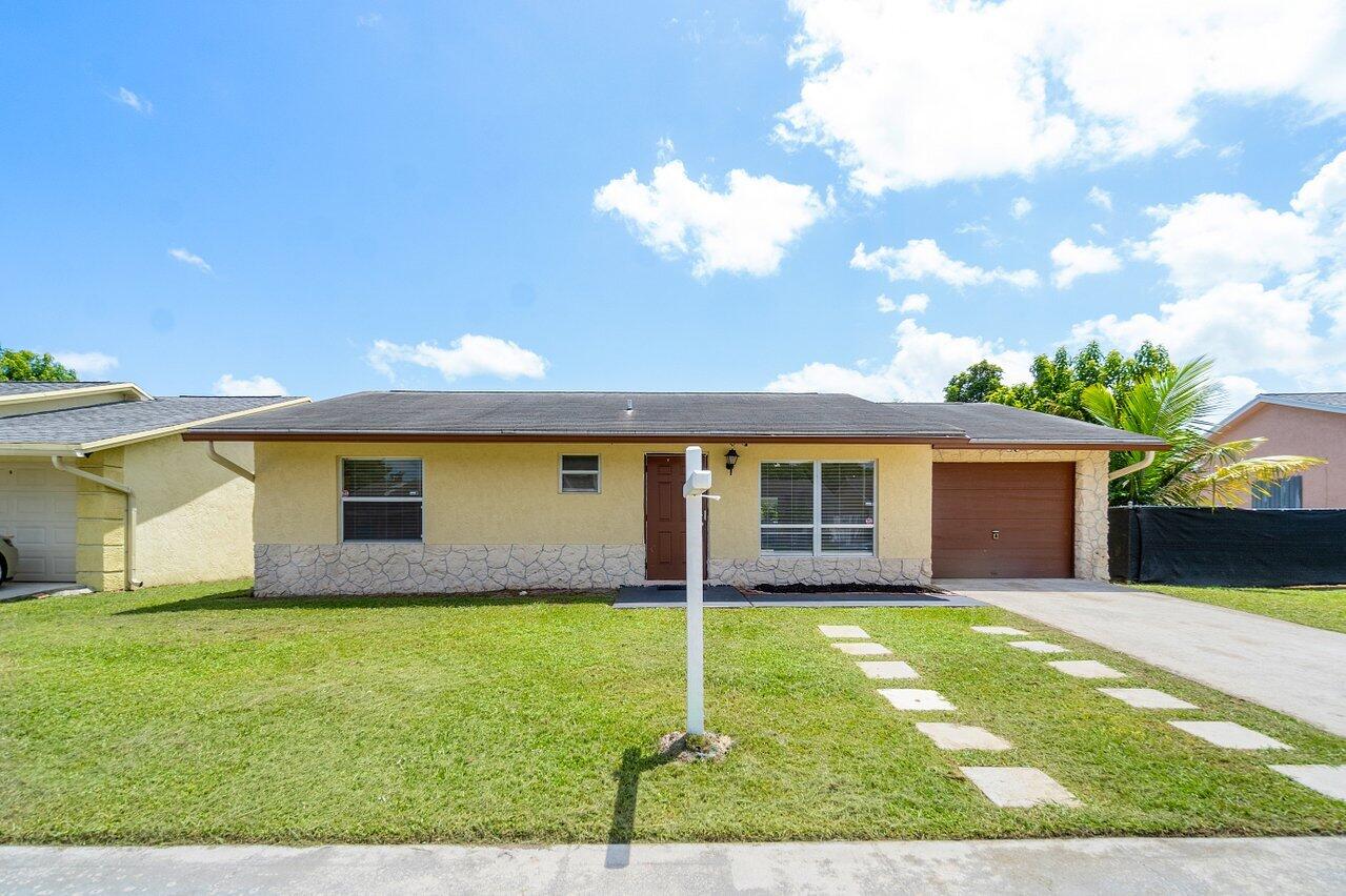6090 Lambeth Circle Lake Worth, FL 33463 - Photo 2 of 23 002-6090LambethCircle-LakeWorth-FL-33463