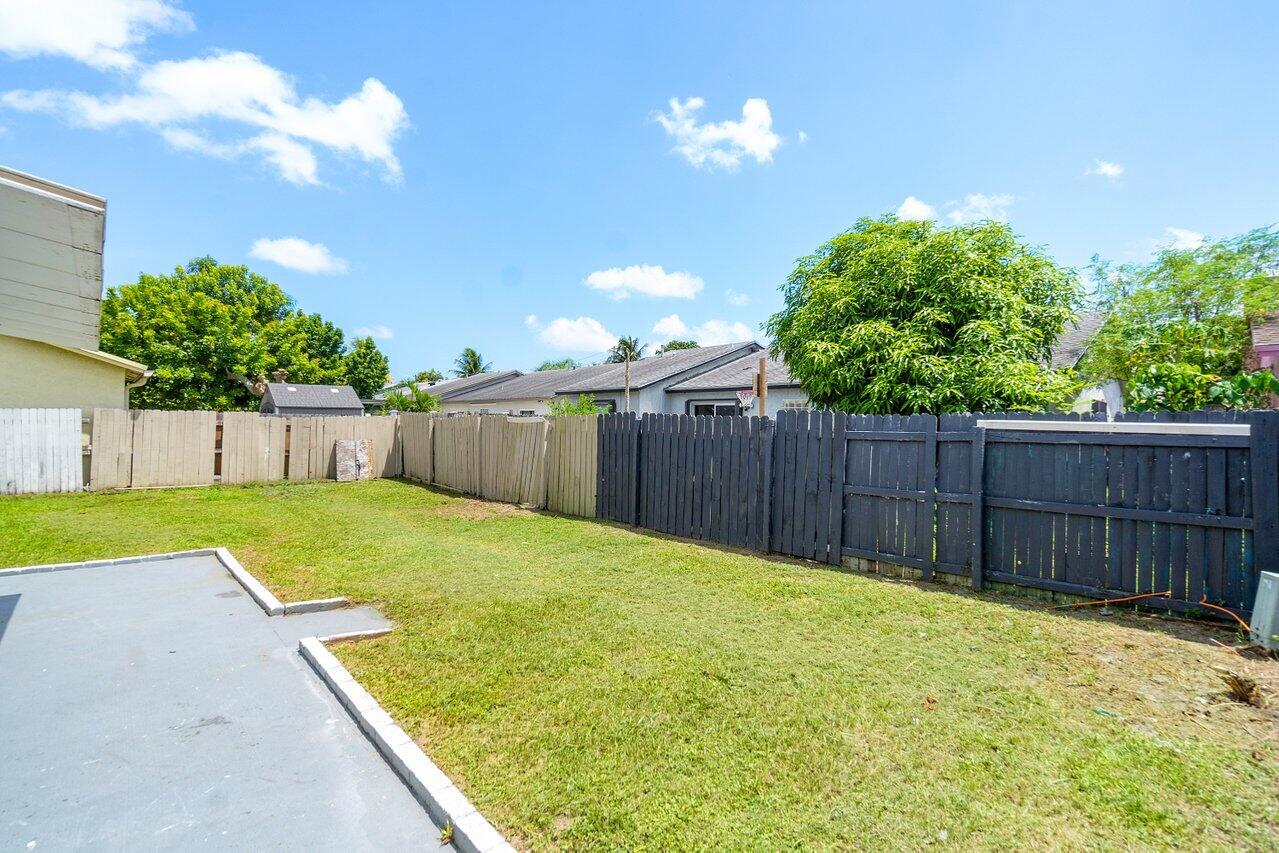 6090 Lambeth Circle Lake Worth, FL 33463 - Photo 21 of 23 022-6090LambethCircle-LakeWorth-FL-33463