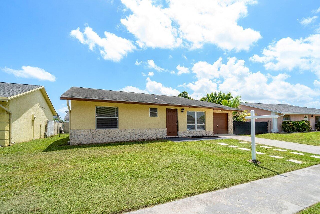 6090 Lambeth Circle Lake Worth, FL 33463 - Photo 3 of 23 003-6090LambethCircle-LakeWorth-FL-33463