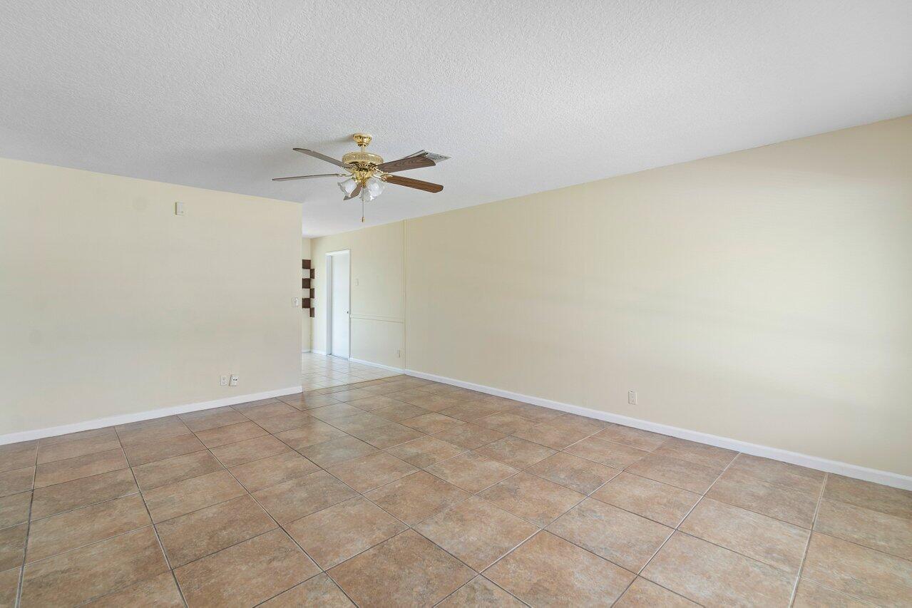6090 Lambeth Circle Lake Worth, FL 33463 - Photo 4 of 23 005-6090LambethCircle-LakeWorth-FL-33463