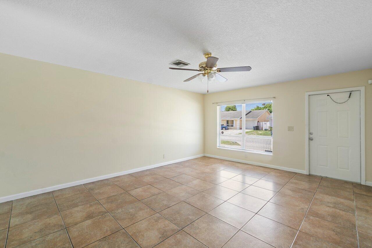 6090 Lambeth Circle Lake Worth, FL 33463 - Photo 5 of 23 006-6090LambethCircle-LakeWorth-FL-33463