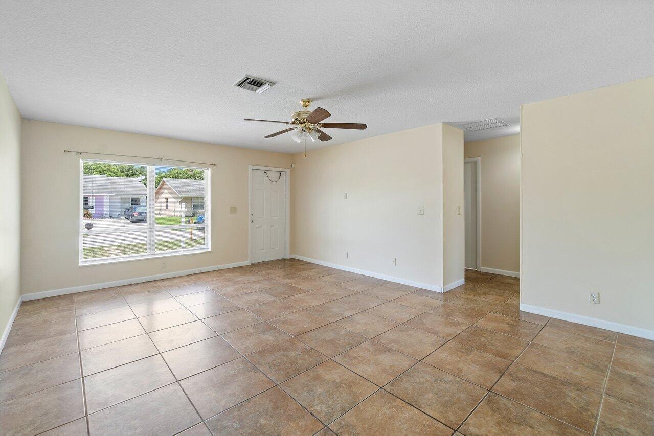 6090 Lambeth Circle Lake Worth, FL 33463 - Photo 6 of 23 007-6090LambethCircle-LakeWorth-FL-33463