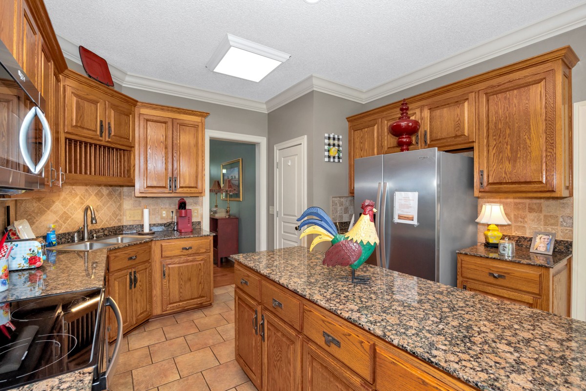21 Meeting House Road Ardmore, TN 38449 - Photo 19 of 62 a kitchen with stainless steel appliances granite countertop a sink dishwasher stove and refrigerator