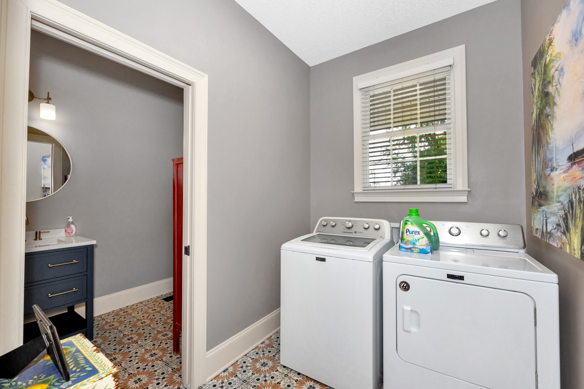 21 Meeting House Road Ardmore, TN 38449 - Photo 21 of 62 a utility room with dryer and washer