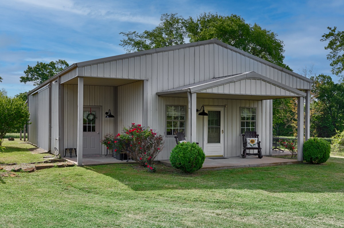 21 Meeting House Road Ardmore, TN 38449 - Photo 42 of 62 front view of a house with a yard