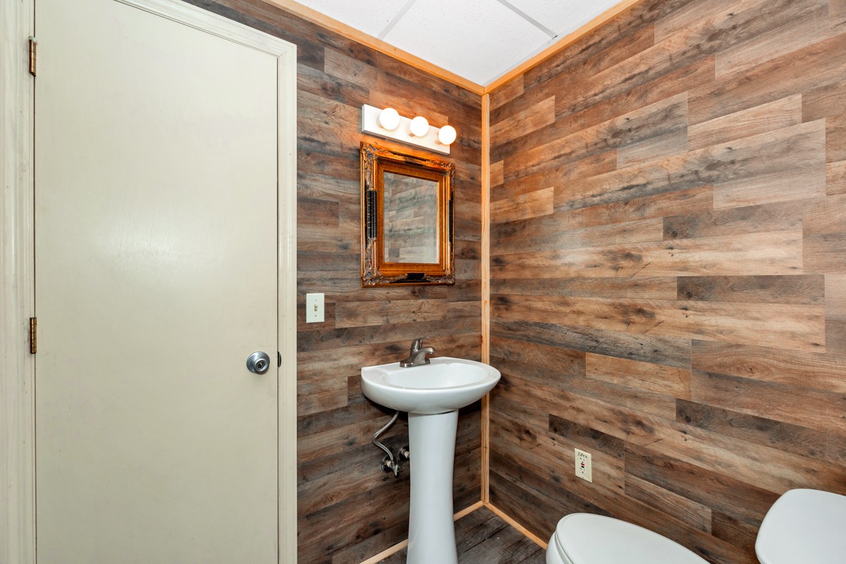 21 Meeting House Road Ardmore, TN 38449 - Photo 48 of 62 a bathroom with a sink toilet and a mirror