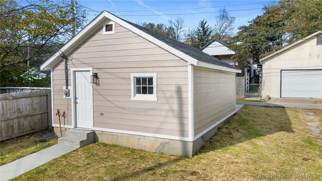 $295,000 | 1122 West 2nd Street, Madison, IN 47250