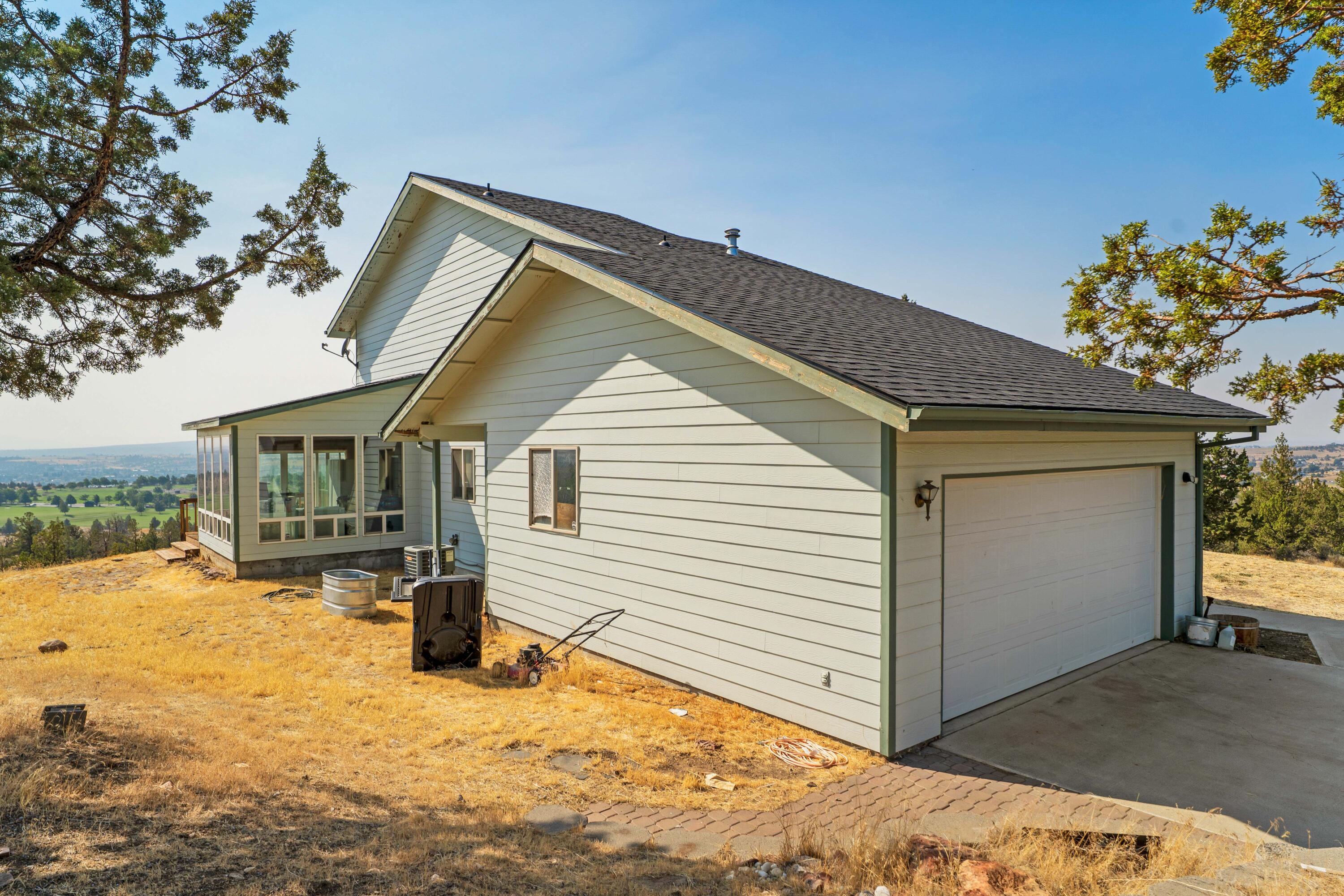 1925 Northeast Loucks Road Madras, OR 97741 - Photo 6 of 36 29-Exterior
