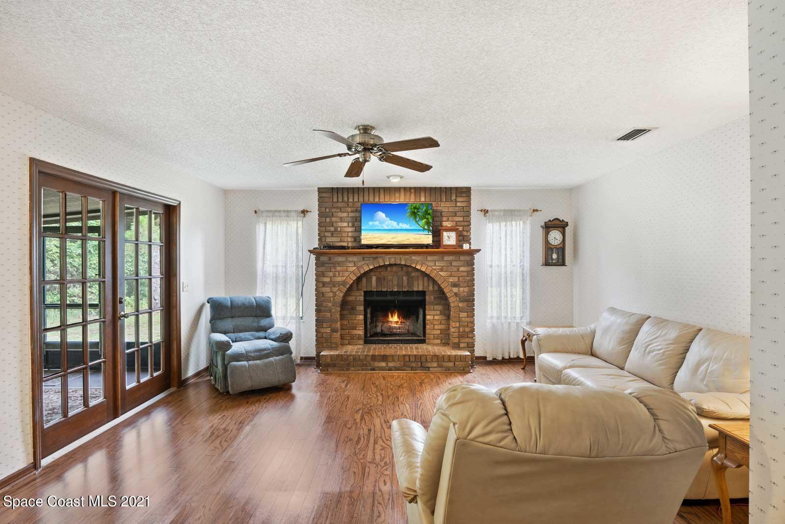 4344 Country Road Melbourne, FL 32934 - Photo 2 of 22 2 - 4344 Country Rd (11)