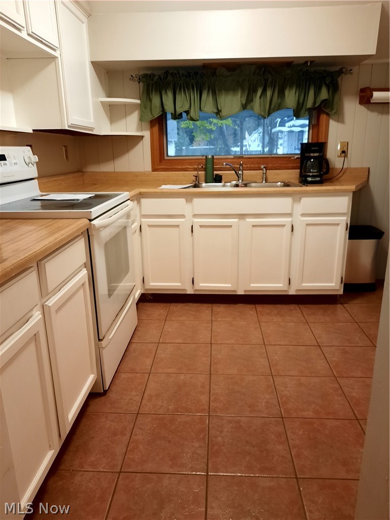 38557 Beachview Road Willoughby, OH 44094 - Photo 9 of 31 Kitchen ....new stove being installed prior to sale