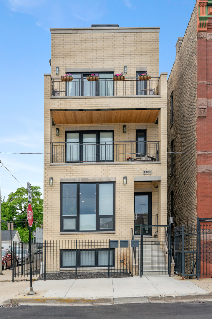 1300 North Cleaver Street, Unit 2 Chicago, IL 60642 - Photo 1 of 17