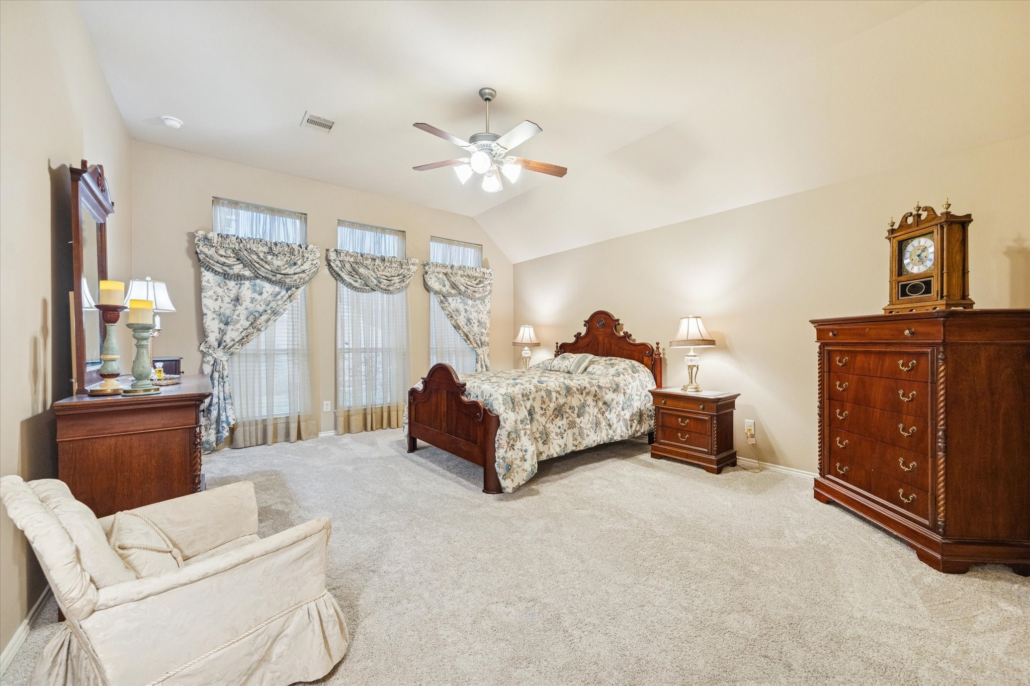 5231 Stoneridge Court Rosenberg, TX 77471 - Photo 19 of 31 A generously sized primary retreat with vaulted ceiling, plush carpet, and ample space for a sitting area.