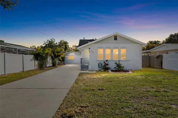$3,400 | 2606 West Henry Avenue, Tampa, FL 33614