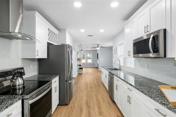 $3,400 | 2606 West Henry Avenue, Tampa, FL 33614