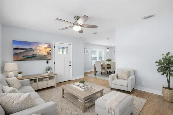 $3,400 | 2606 West Henry Avenue, Tampa, FL 33614