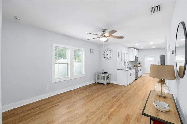 $3,400 | 2606 West Henry Avenue, Tampa, FL 33614