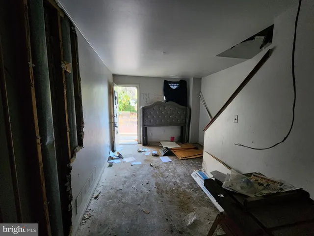 a bedroom with bed and a mirror