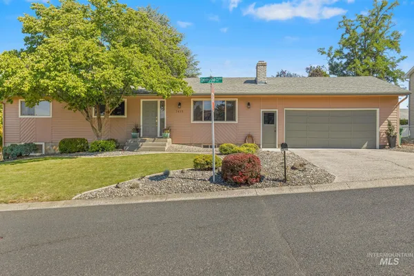 $464,900 | 3615 Country Club Drive, Lewiston, ID 83501