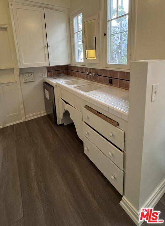328 North Sycamore Avenue Los Angeles, CA 90036 - Photo 13 of 29 a bathroom with a sink and a mirror