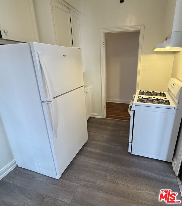 328 North Sycamore Avenue Los Angeles, CA 90036 - Photo 14 of 29