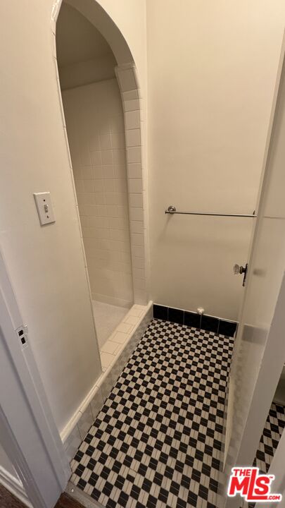 328 North Sycamore Avenue Los Angeles, CA 90036 - Photo 22 of 29 a close view of a shower