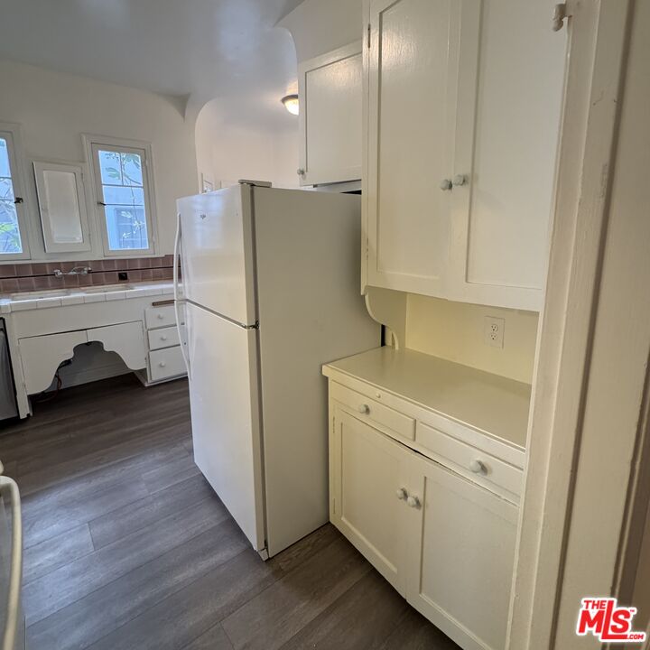 328 North Sycamore Avenue Los Angeles, CA 90036 - Photo 10 of 29