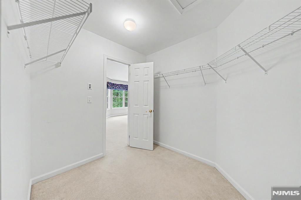 1 Skytop Ridge Oakland, NJ 07436 - Photo 27 of 43