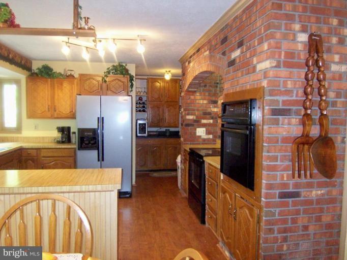 47 Carrollton Road Sterling, VA 20165 - Photo 4 of 14 Kitchen