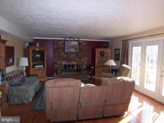 47 Carrollton Road Sterling, VA 20165 - Photo 10 of 14 Family Room