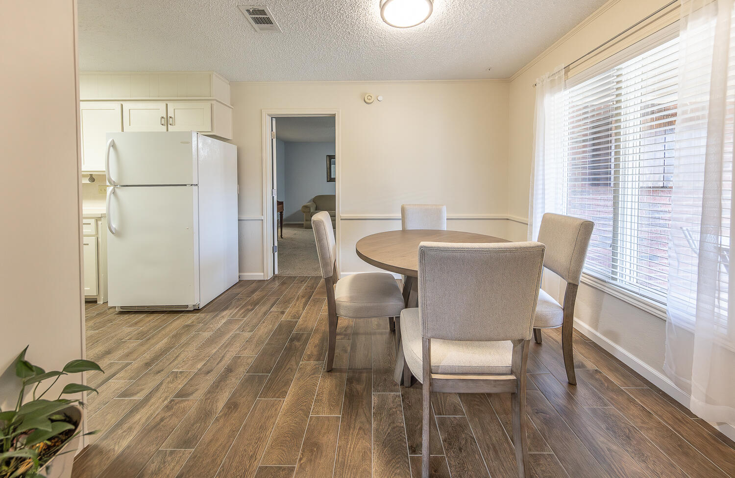 5810 80th Street Lubbock, TX 79424 - Photo 8 of 29 a dining room with furniture and a wooden floor
