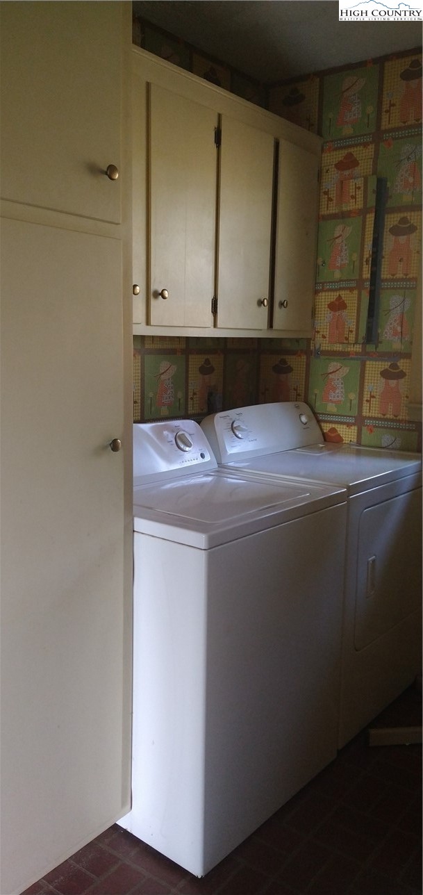 308 Hickory Mountain Road Sparta, NC 28675 - Photo 8 of 26 a utility room with dryer and washer