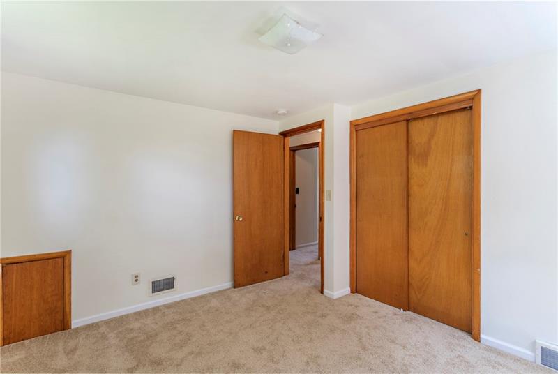 182 Seton Road Verona, PA 15147 - Photo 14 of 24 Master bedroom