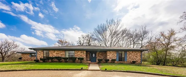 $260,000 | 207 Lovers Lane, Malakoff, TX 75148