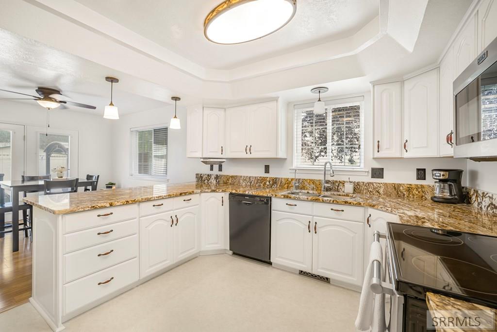 1617 Calico Circle Pocatello, ID 83201 - Photo 12 of 71 Kitchen