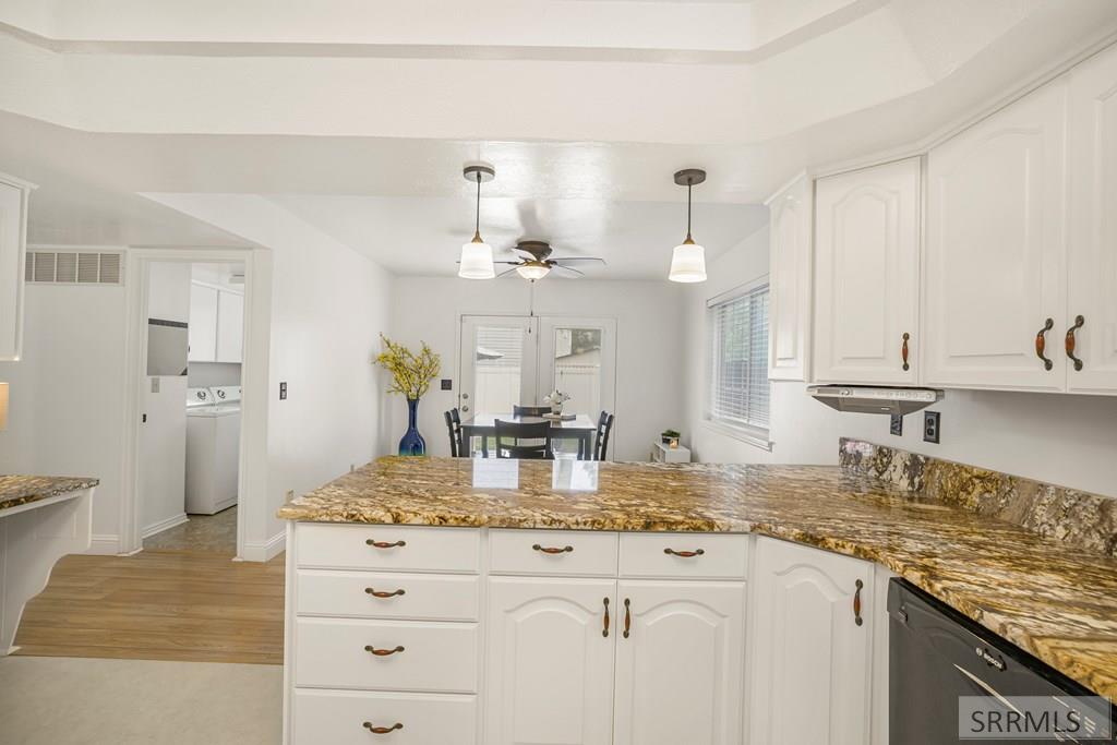 1617 Calico Circle Pocatello, ID 83201 - Photo 18 of 71 Kitchen