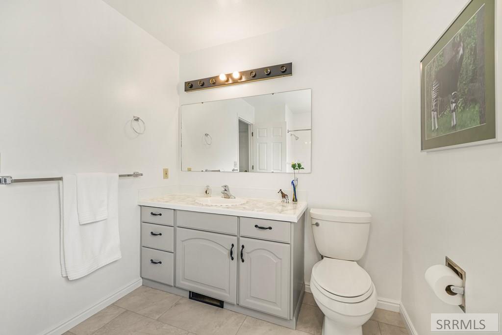 1617 Calico Circle Pocatello, ID 83201 - Photo 19 of 38 Upper Level Bathroom