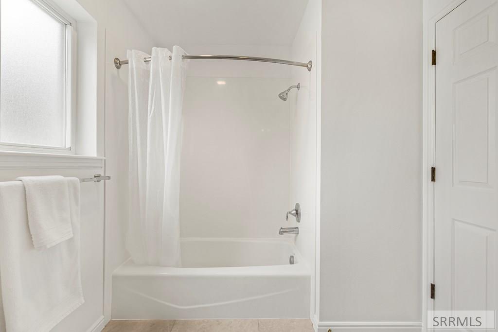 1617 Calico Circle Pocatello, ID 83201 - Photo 42 of 71 Upper Level Bathroom