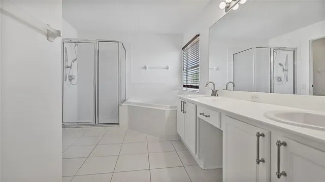 $450,000 | 7716 Nottinghill Sky Drive, Apollo Beach, FL 33572