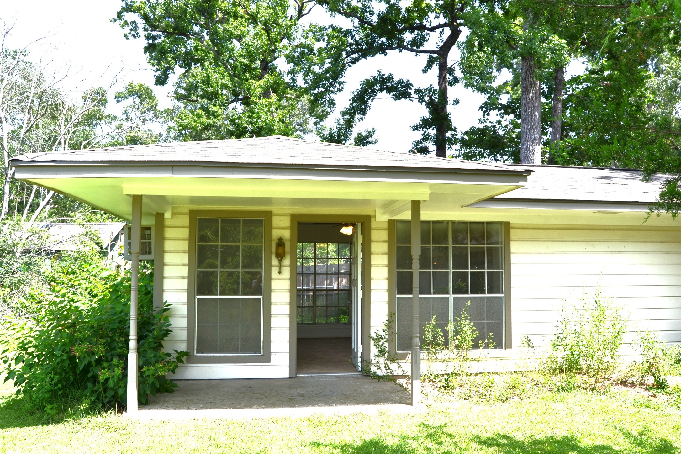 101 Summit Drive Conroe, TX 77303 - Photo 16 of 24 a view of a house with a swimming pool