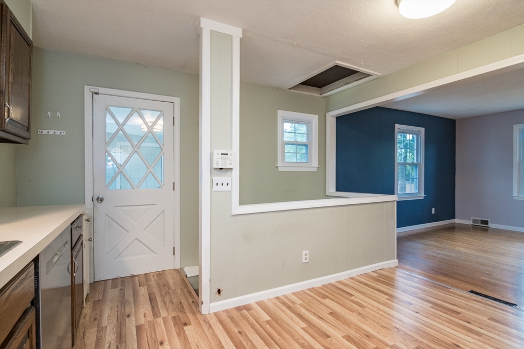 248 Laconia Street Springfield, MA 01129 - Photo 10 of 20