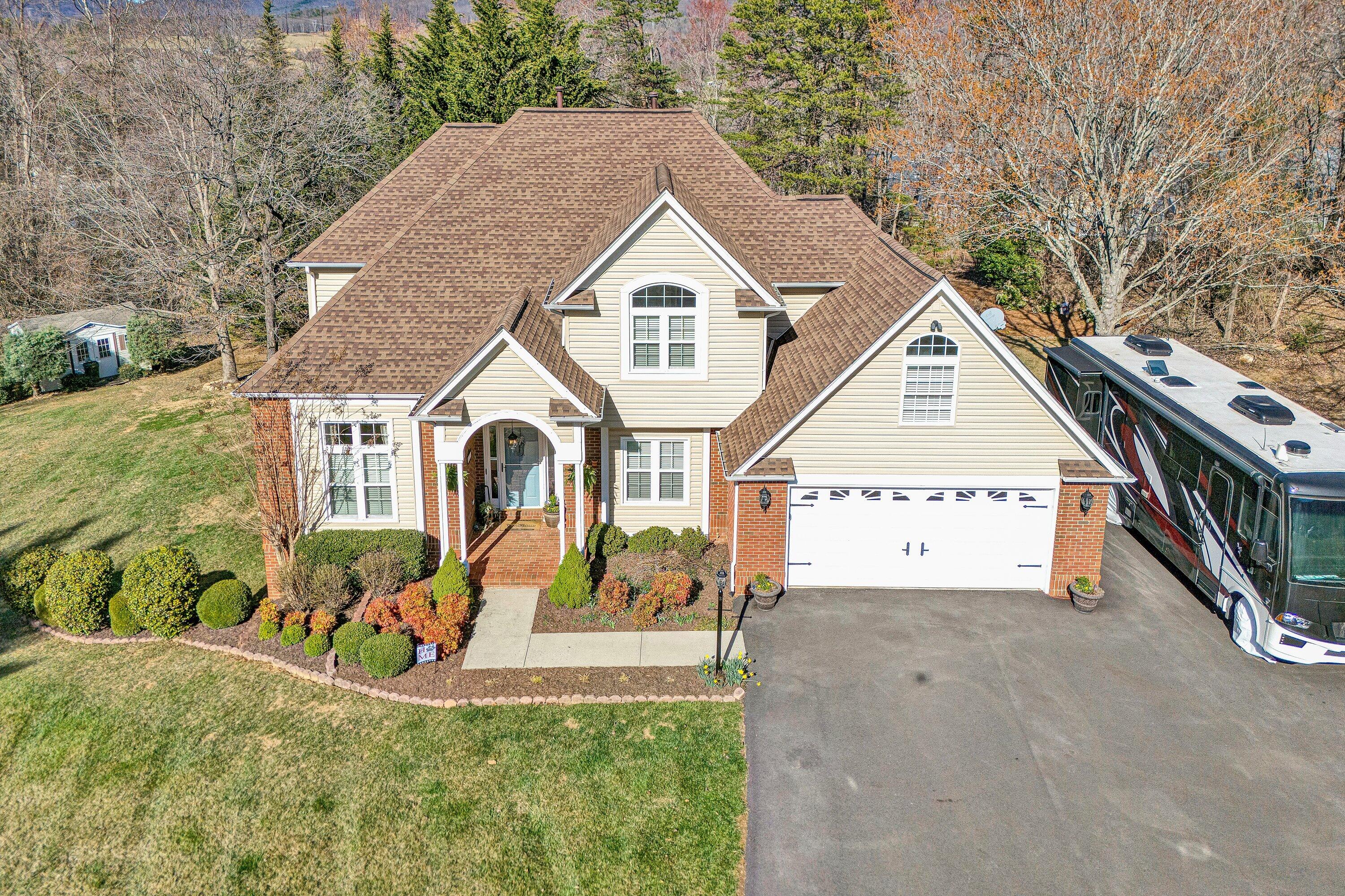 633 Winesap Road Roanoke, VA 24019 - Photo 2 of 59 DJI_20250318164216_0085