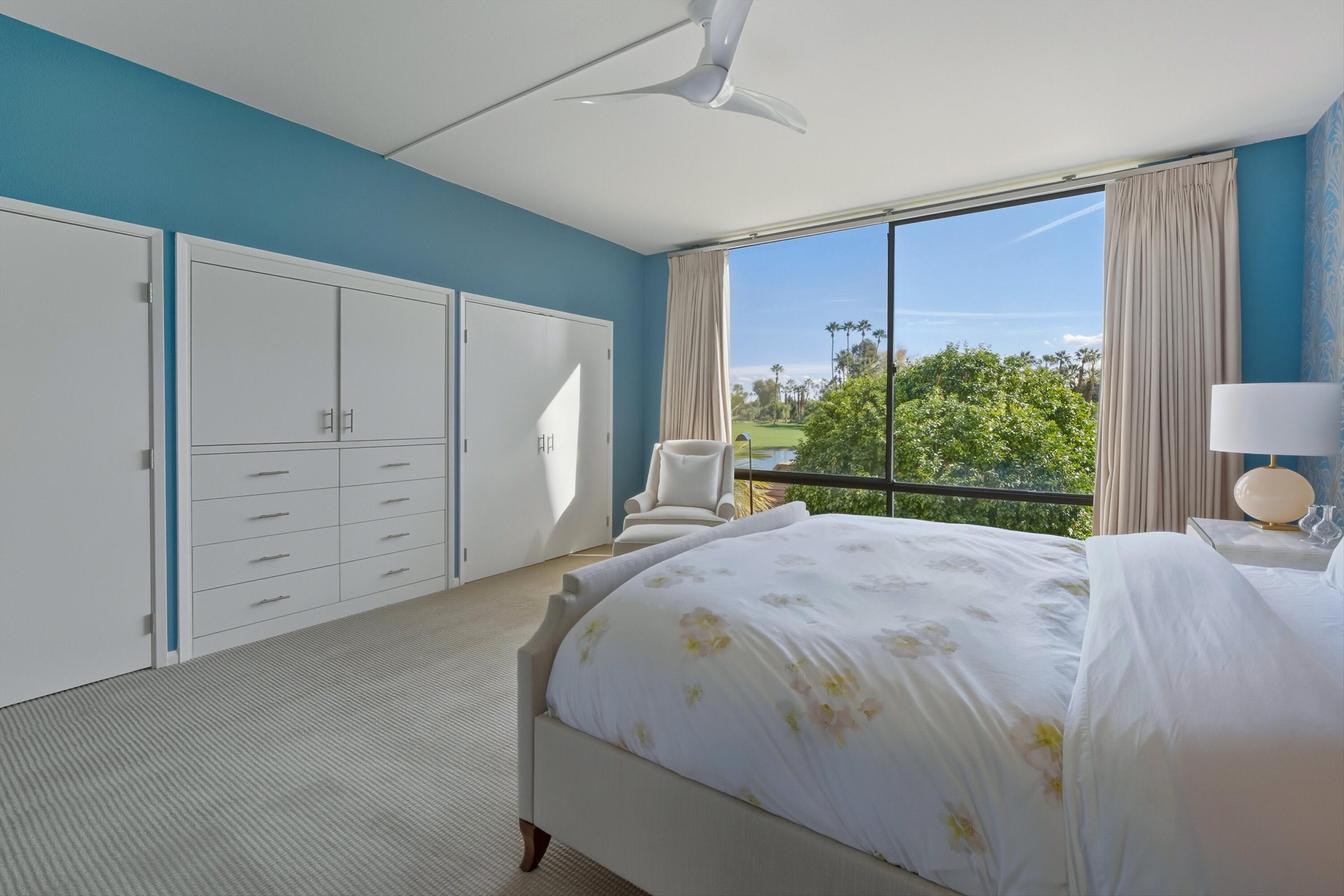 910 Island Drive, Unit 207 Rancho Mirage, CA 92270 - Photo 21 of 27 a bed sitting in a spacious bedroom next to a window